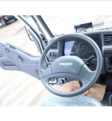 اسوزو 100p برند ژاپن شاسی کامیون با طول 4.1 متر جعبه یخچال با واحد های یخچال THERMO KING RV380V 4X2 مینی 3 تن 2 تن فریزر کامیون یخچال